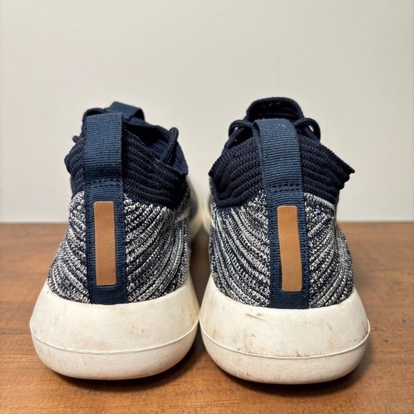 Nike Roshe Two Flyknit V2 Sneakers Shoes 917688-400 Size 7 Women - Picture 3 of 7